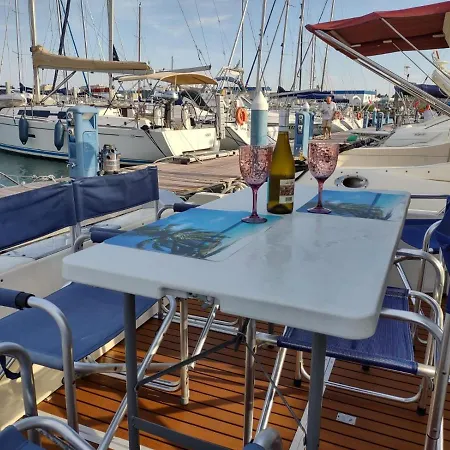 Hotel en barco Bed&boat Ii Boatandholiday Com Fano