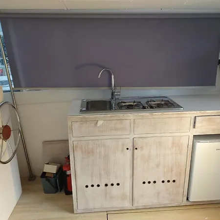 Bed&boat Ii Boatandholiday Com Botel *