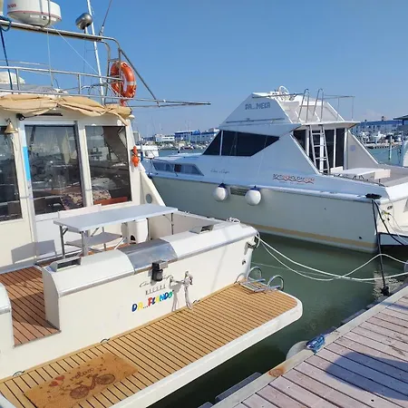 Bed&boat Ii Boatandholiday Com Hotel en barco
